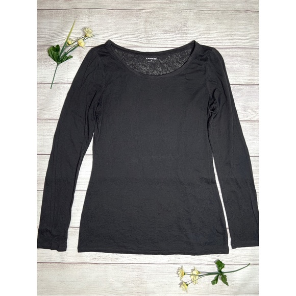 EXPRESS Basic Sheer Print Long Sleeve Top in Gray - Picture 8 of 12